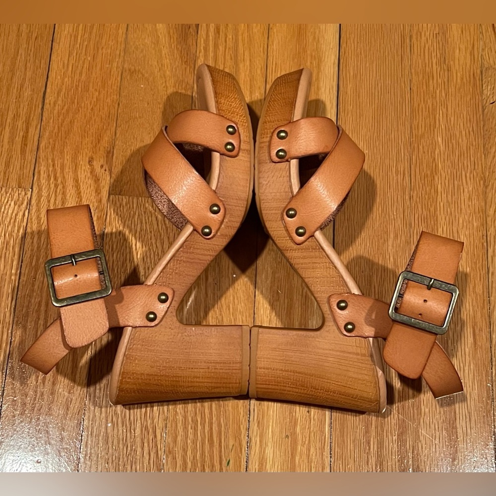 🆕 Honey Color Sandals - size 8W - Picture 4 of 5